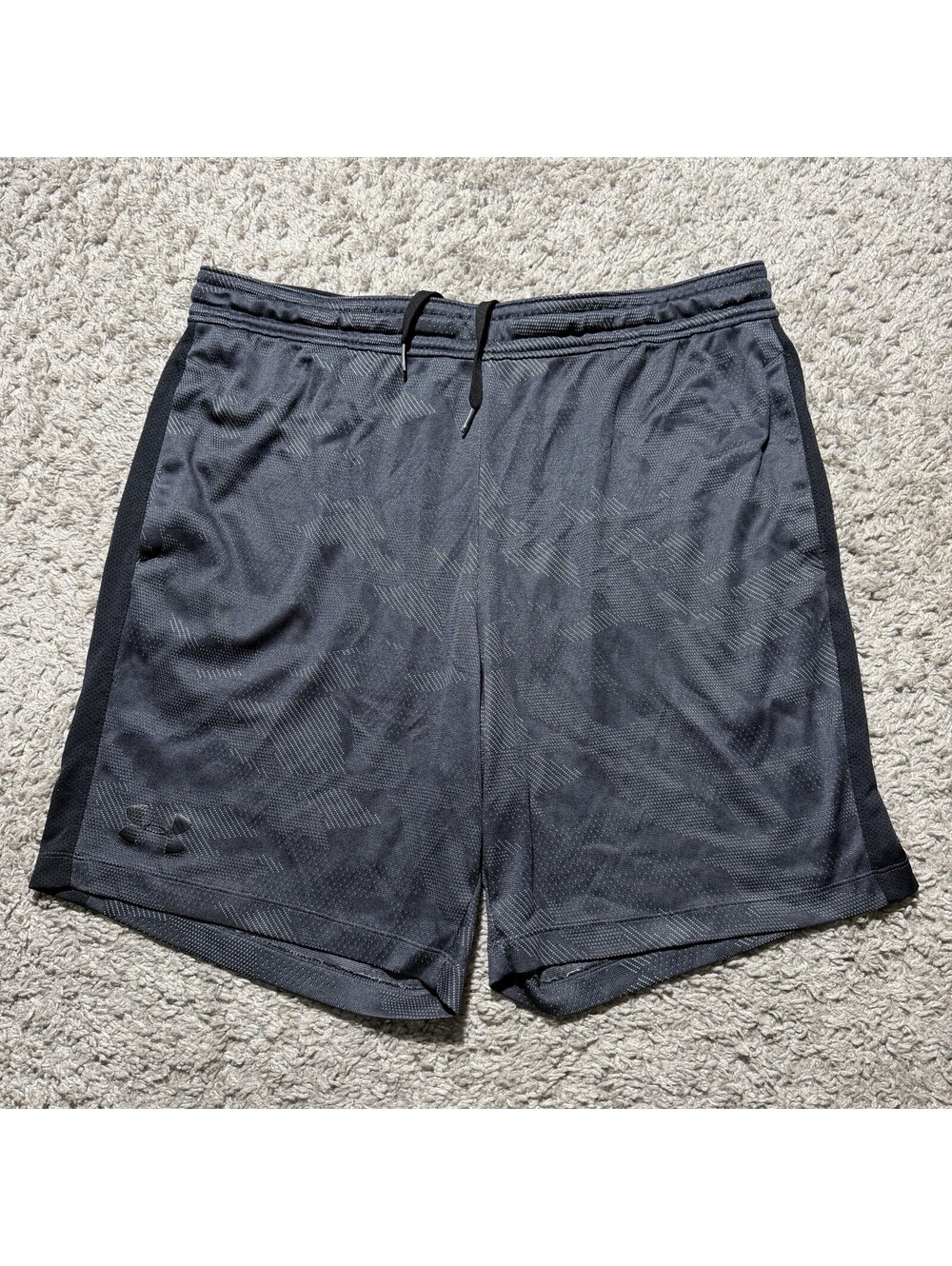 Under Armour Shorts Mens 2XL Gray HeatGear Loose Fit Athletic Gym Pockets